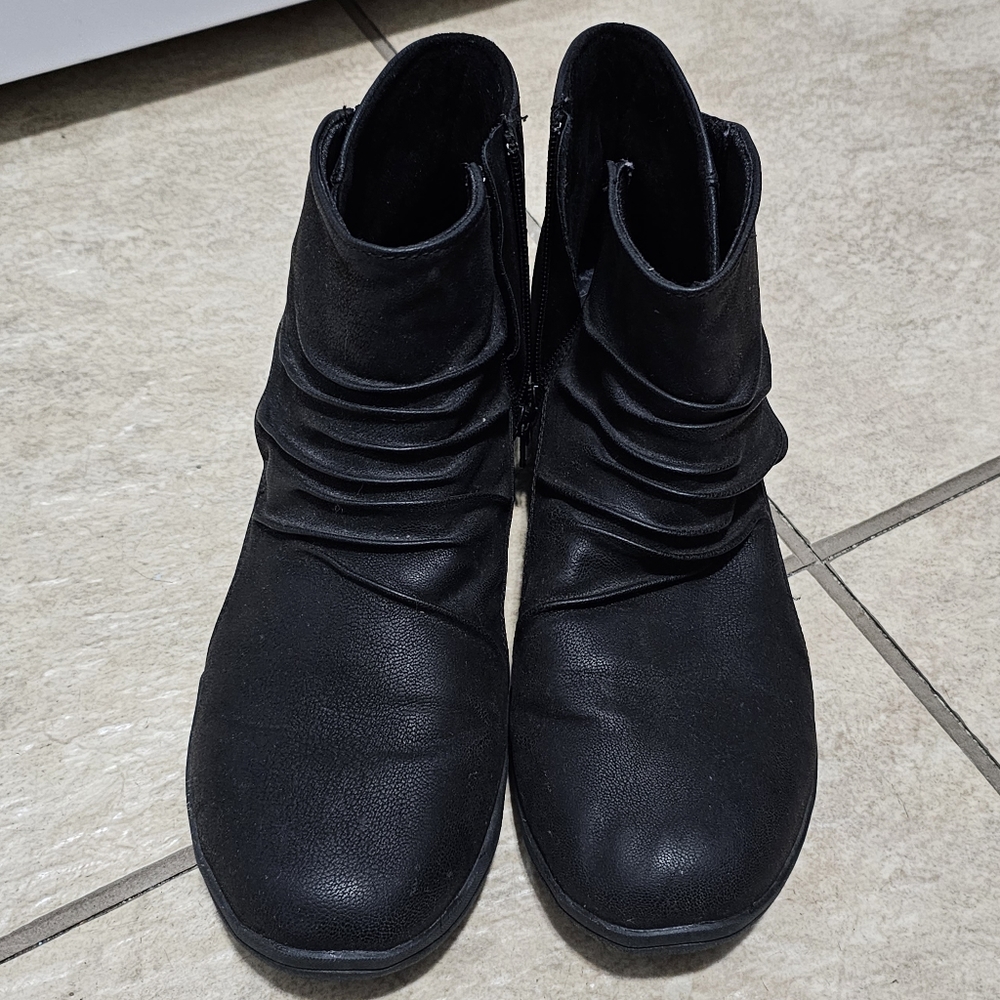 Skechers women's black suede ankle boots size 11